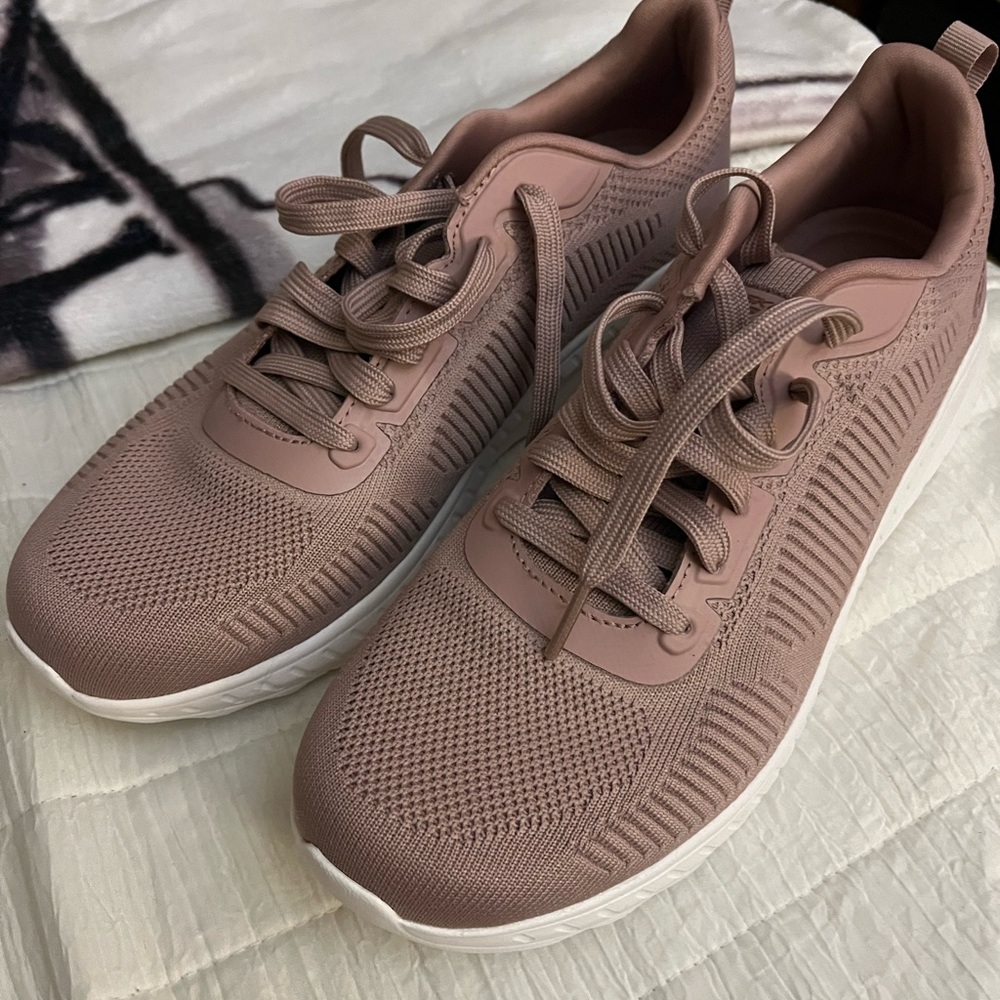 Skechers Women's Sneakers in Dusty Pink
